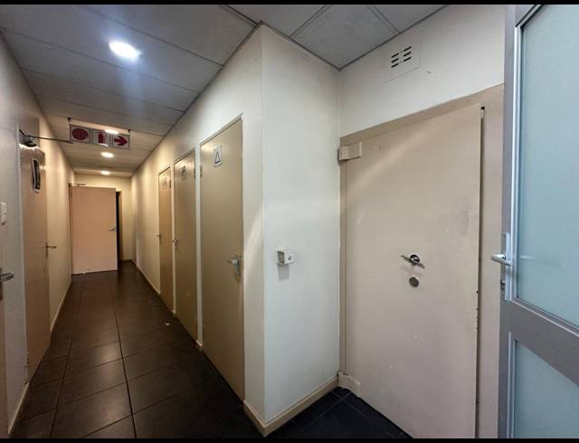 1,700M² WAREHOUSE TO LET IN SPARTAN